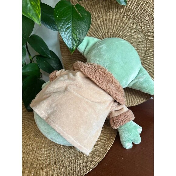 Baby Yoda Grogu plush stuffed animal - Picture 6 of 8
